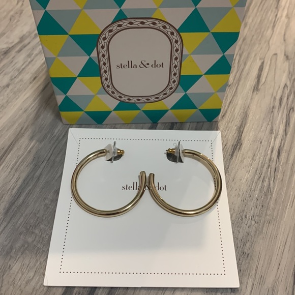 Stella and Dot Gold Played Hoops - Picture 2 of 3